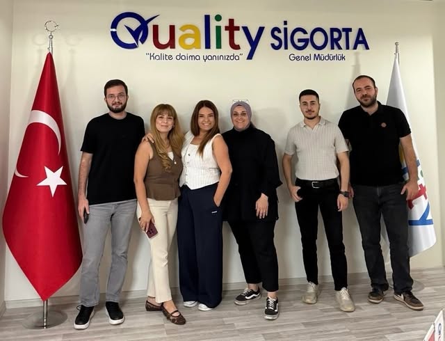Quality Sigorta genel müdürlükte bir araya gelen ekip ve ziyaretçiler