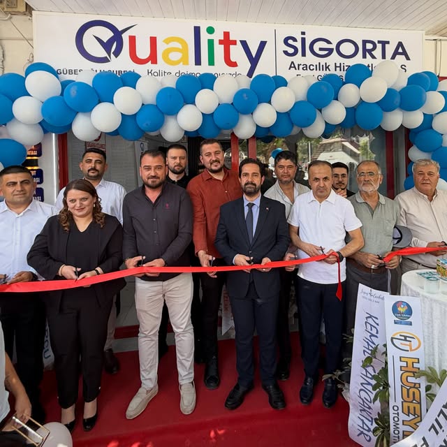 Quality Sigorta açılışında kurdele kesimi
